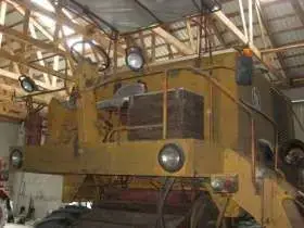 garażowany używany kombajn zbożowy BIZON Z 056 1980 r