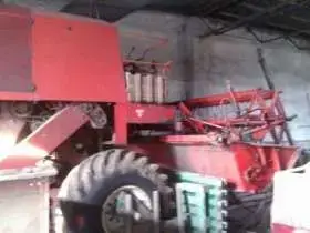 używany kombajn zbożowy Bizon Z 056 1982 r kolor czerwony bez kabiny
