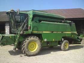 Kombajn John Deere 2056 uzywany, widok z boku .
