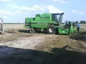 Zdjęcie używany kombajn zbożowy na polu Deutz-Fahr model  M 2580 rok porodukcji 1986 okazja korbanek.pl