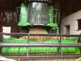 Zielony używany kombajn zbożowy Deutz-Fahr 5660 H rok produkcji: 2009 zdjęcie kabiny i hedera korbanek.pl
