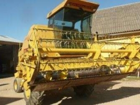 Kombajn zbożowy New Holland 8055 heder 3.9 metra