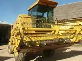Kombajn zbożowy New Holland 8055 heder 3.9 metra