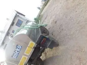 Przyczepa rolnicza d-35 używana , przystosowana do przewozu mleka.