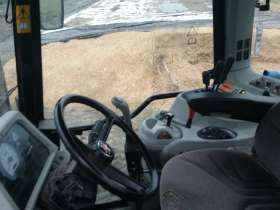 wnętrze kabiny ciągnika Massey Ferguson 5465 używany