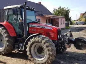 Ciągnik Massey Ferguson 6480 z obciążnikiem przedni
