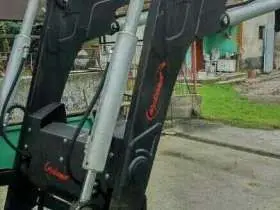 ŁAdowacz czołowy nabudowywany na ciągnik rolniczy firmy Hydramet Giżycko