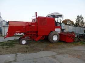 oferta sprzedaży używany kombajn zbożowy Bizon Z056 stan idealny widok lewego boku