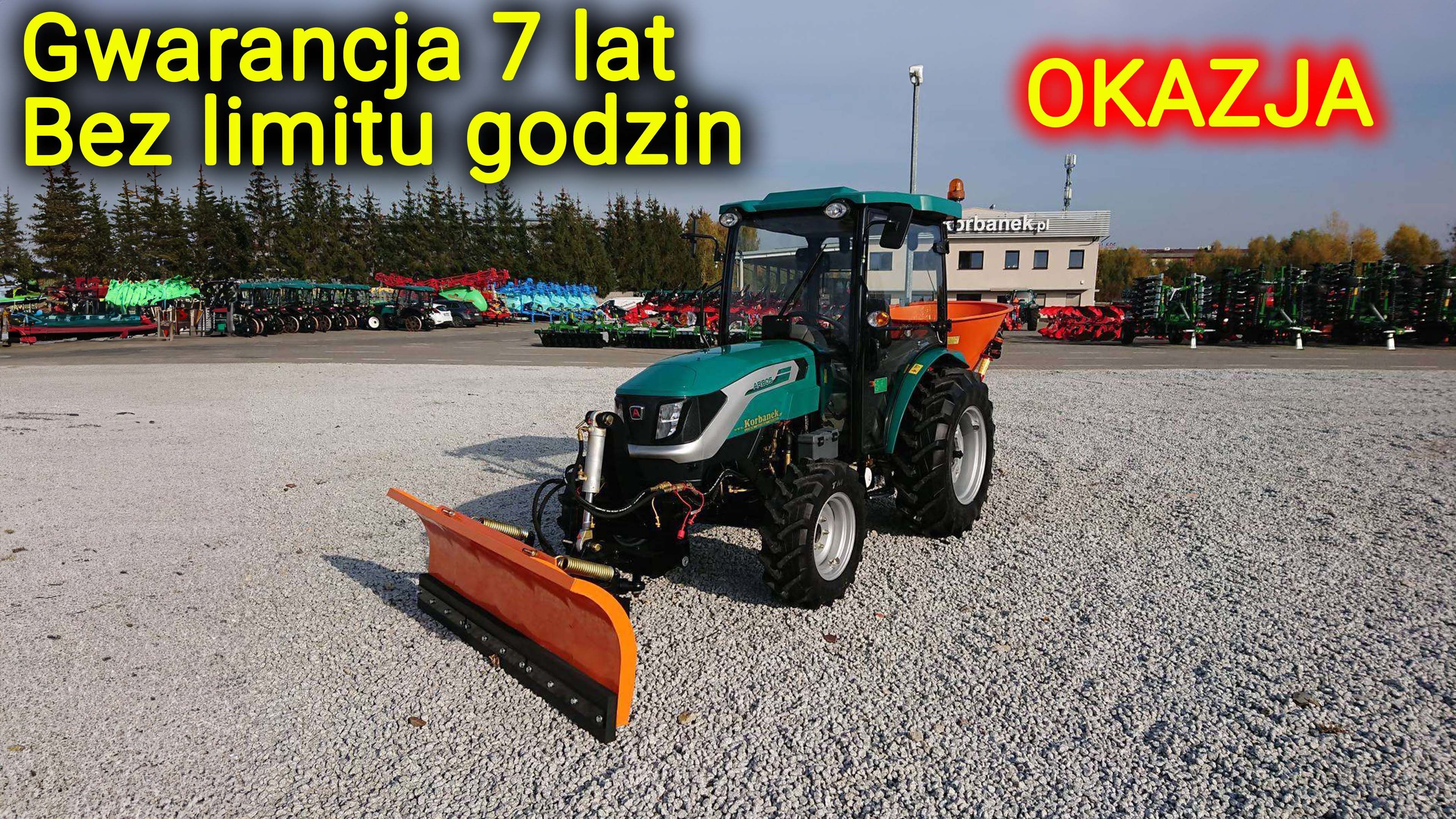 Ciągnik Arbos 2040 + spychacz + posypywarka widok przodu z lewej strony