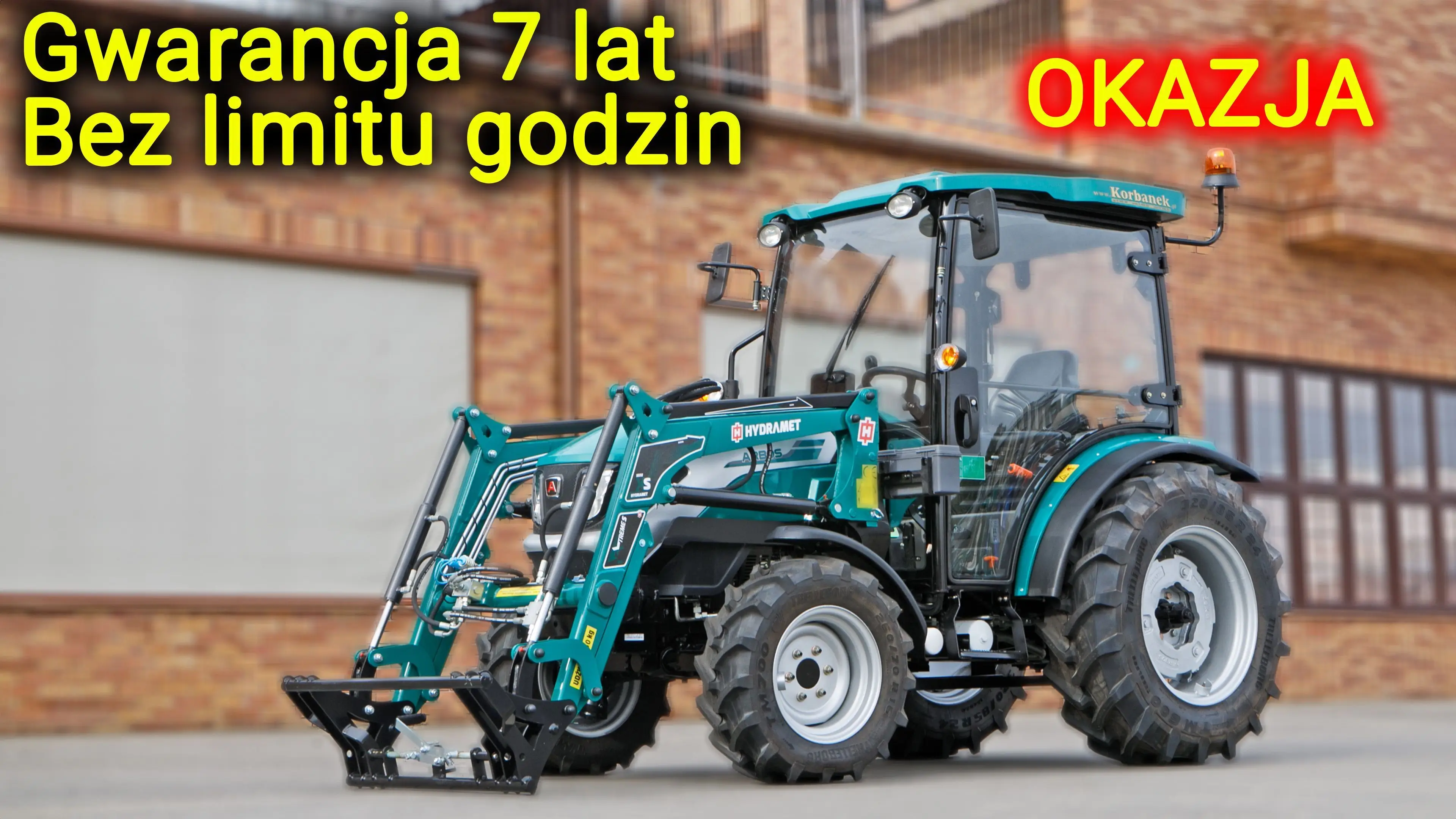 Ciągnik rolniczy Arbos 2040 z ładowaczem widok przodu z lewej strony