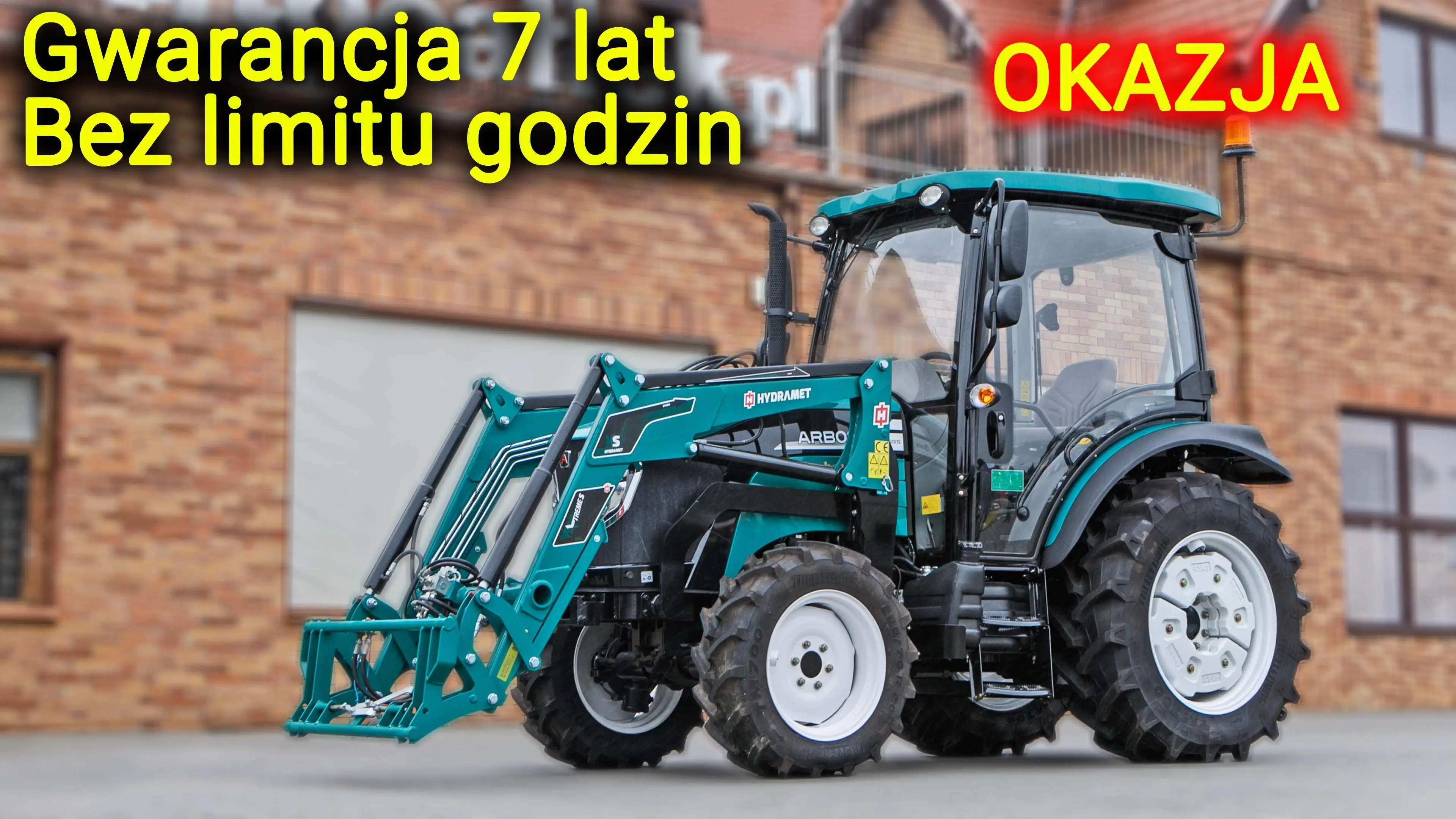 Ciągnik rolniczy Arbos 3055 z ładowaczem widok przodu z lewej strony