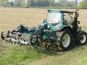 Pług dłutowy 3m Arbos Rock po pracy w polu