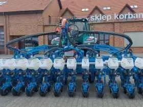 Siewnik punktowy 12-rzędowy, rozstaw 45 cm na buraki i rzepak