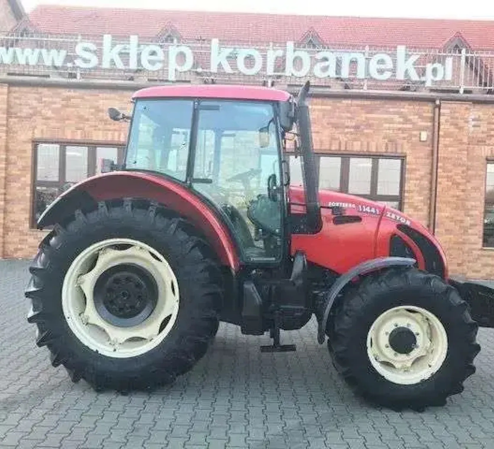 prawy bok ciągnik rolniczy Zetor Forterra 11441 używany obciążniki w tylnych kołach