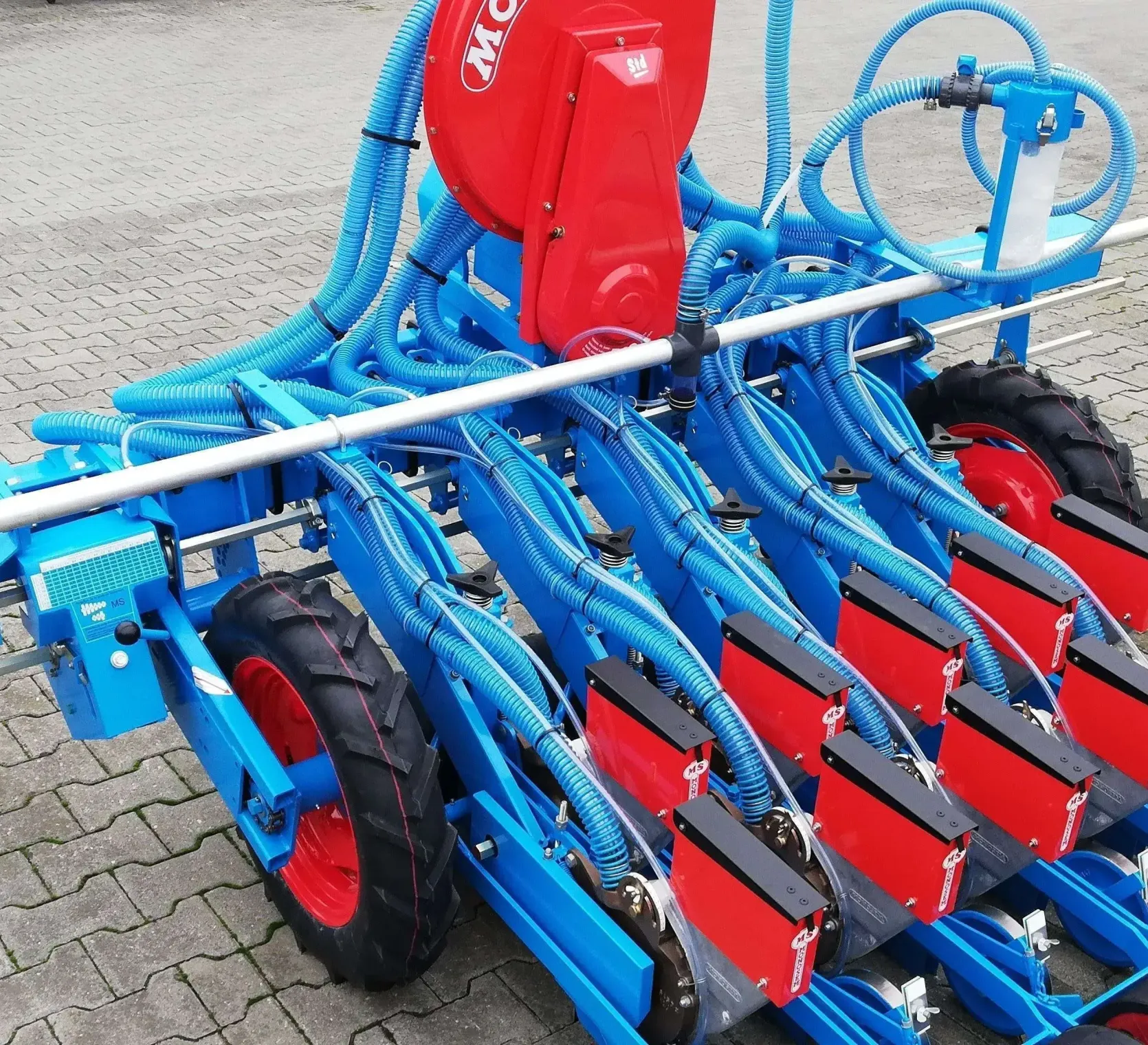 Siewnik punktowy do warzyw Monosem MS D2, 5-rzędowy, rama 2,6 m