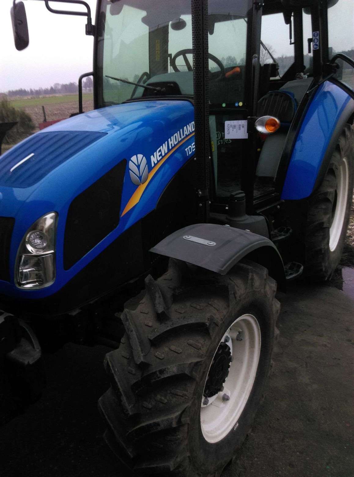 New Holland TD5.75 lewy błotnik z przodu napęd 4x4