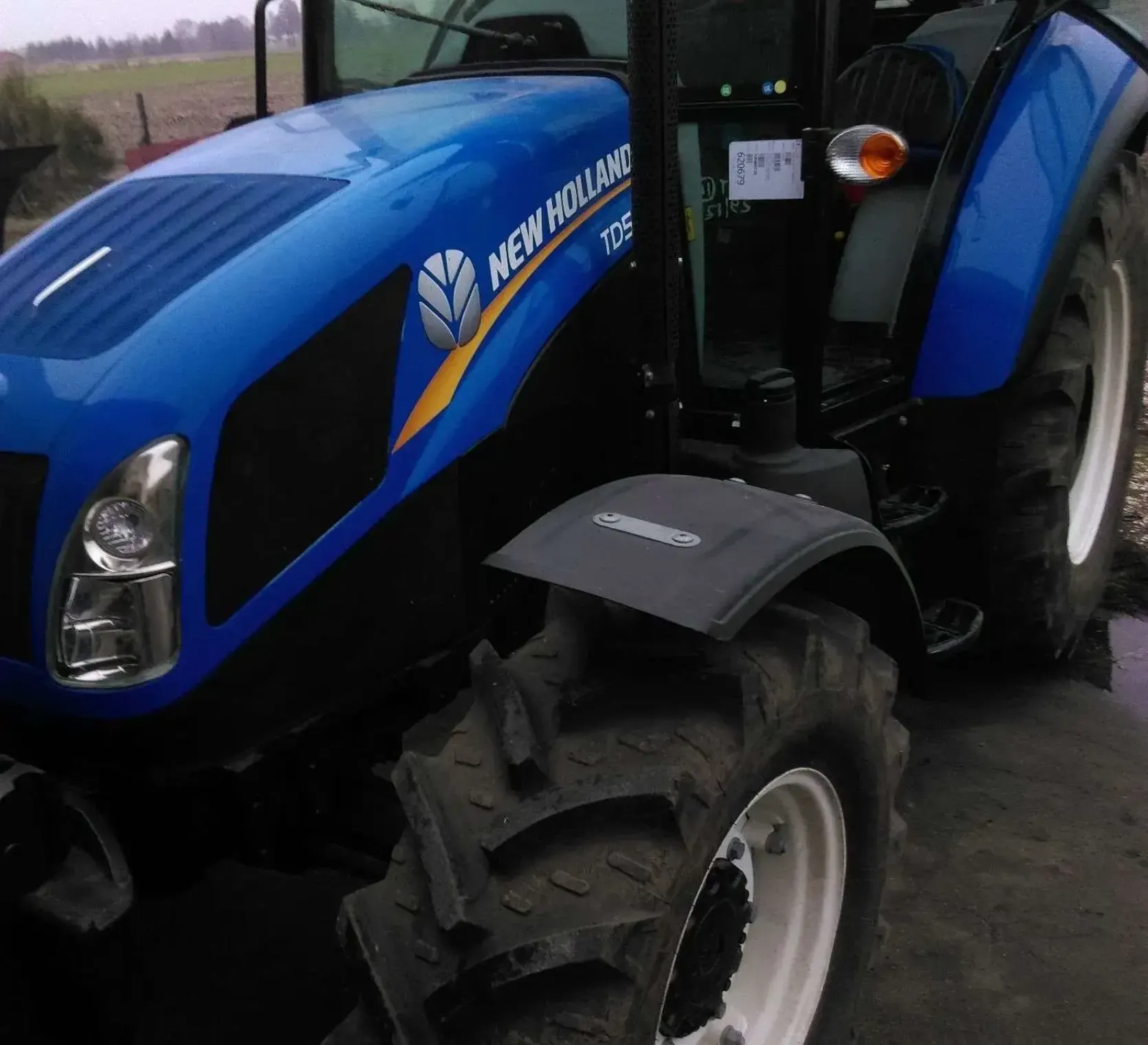 New Holland TD5.75 lewy błotnik z przodu napęd 4x4