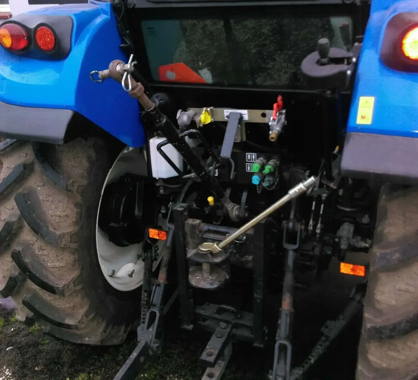 TUZ w ciągniku rolniczym New Holland TD5.75