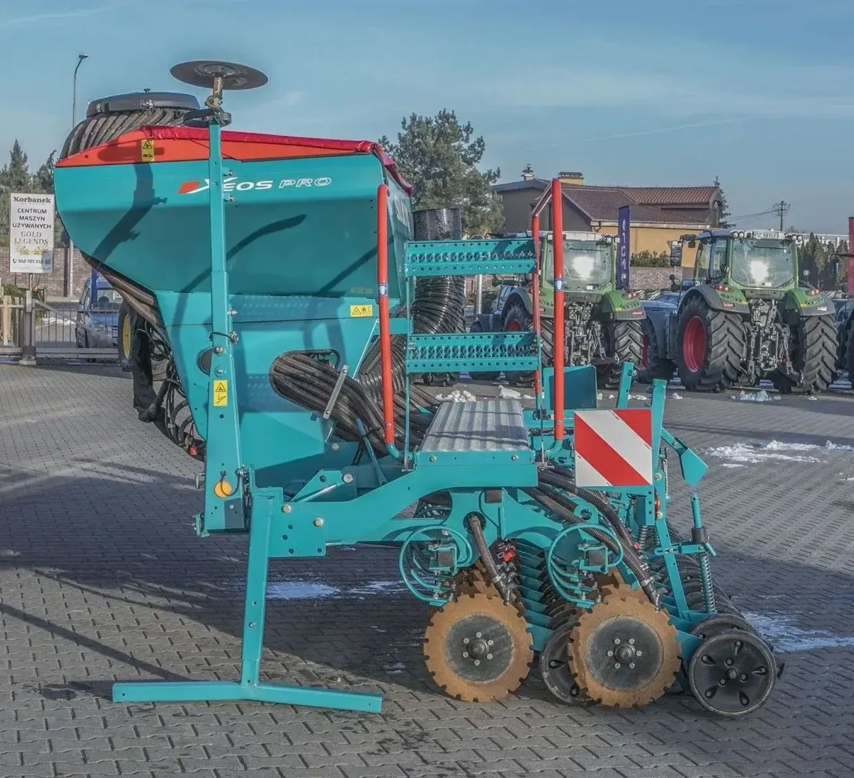 Siewnik SULKY XEOS PRO 4m na stopach podporowych
