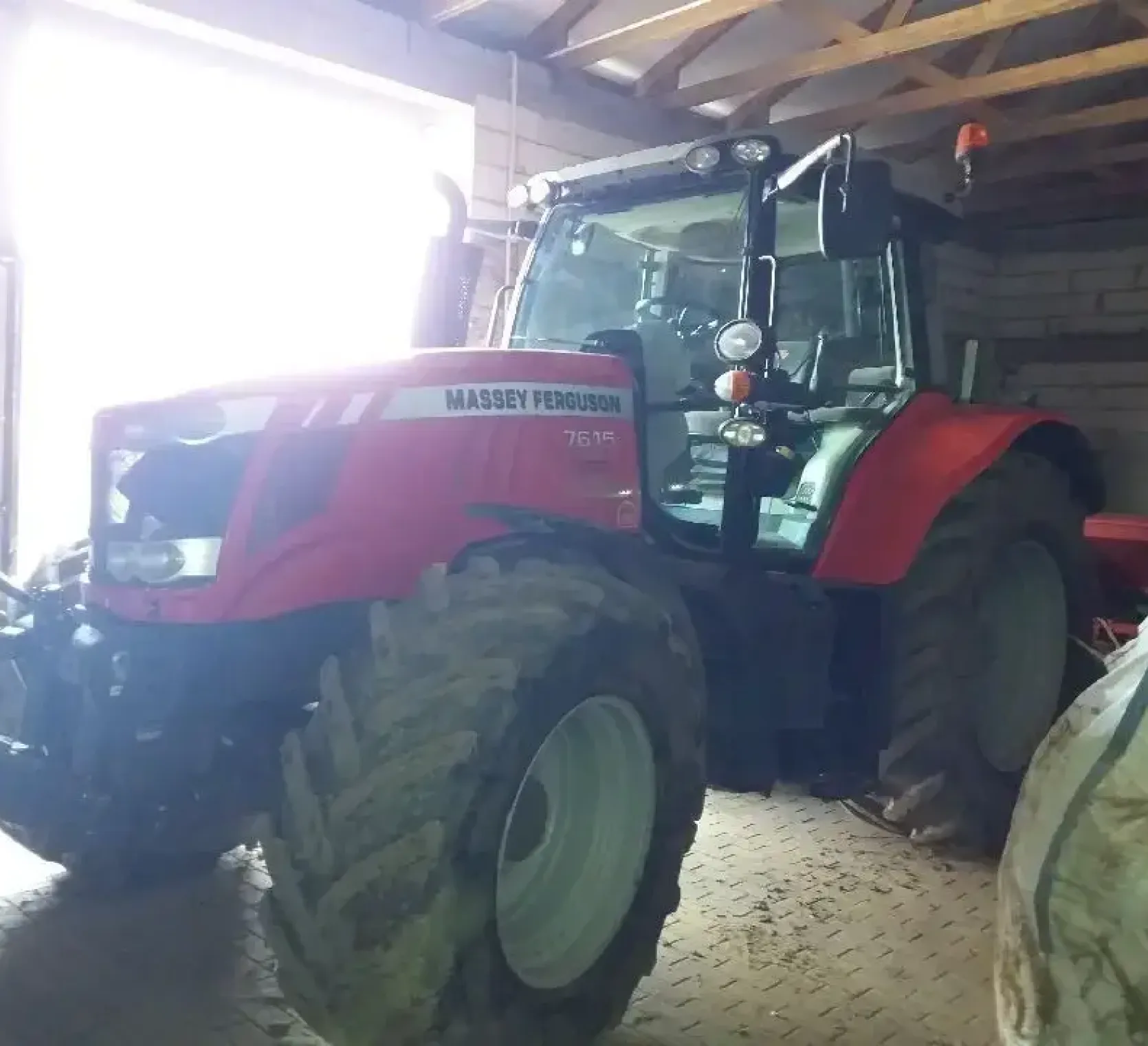 Używany ciągnik rolniczy MF 7615