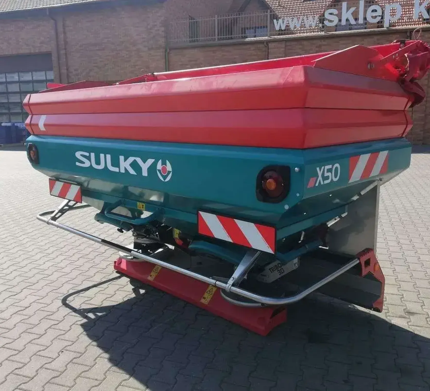 Duży i wydajny rozsiewacz nawozów SULKY X50