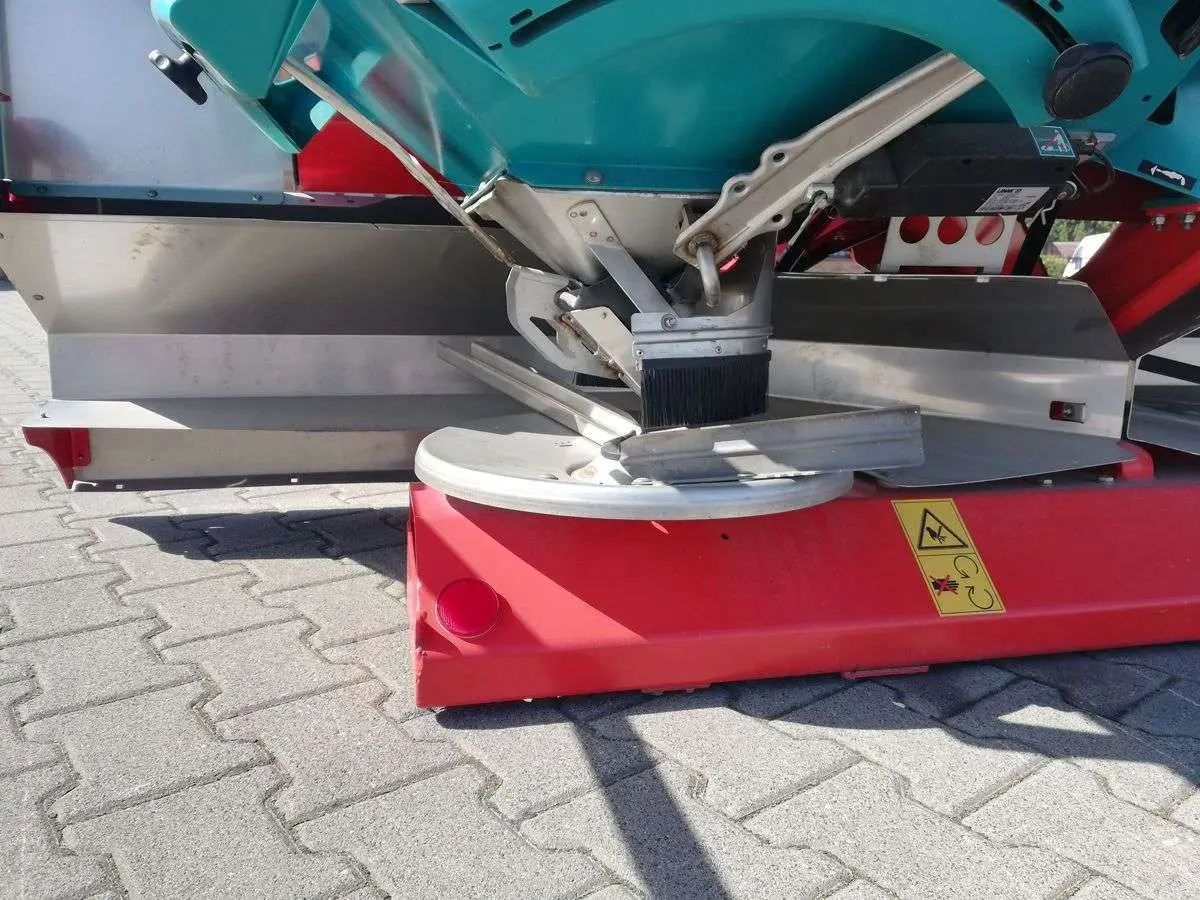 Tarcza z łopatkami wysiewającymi rozsiewacza Sulky X50