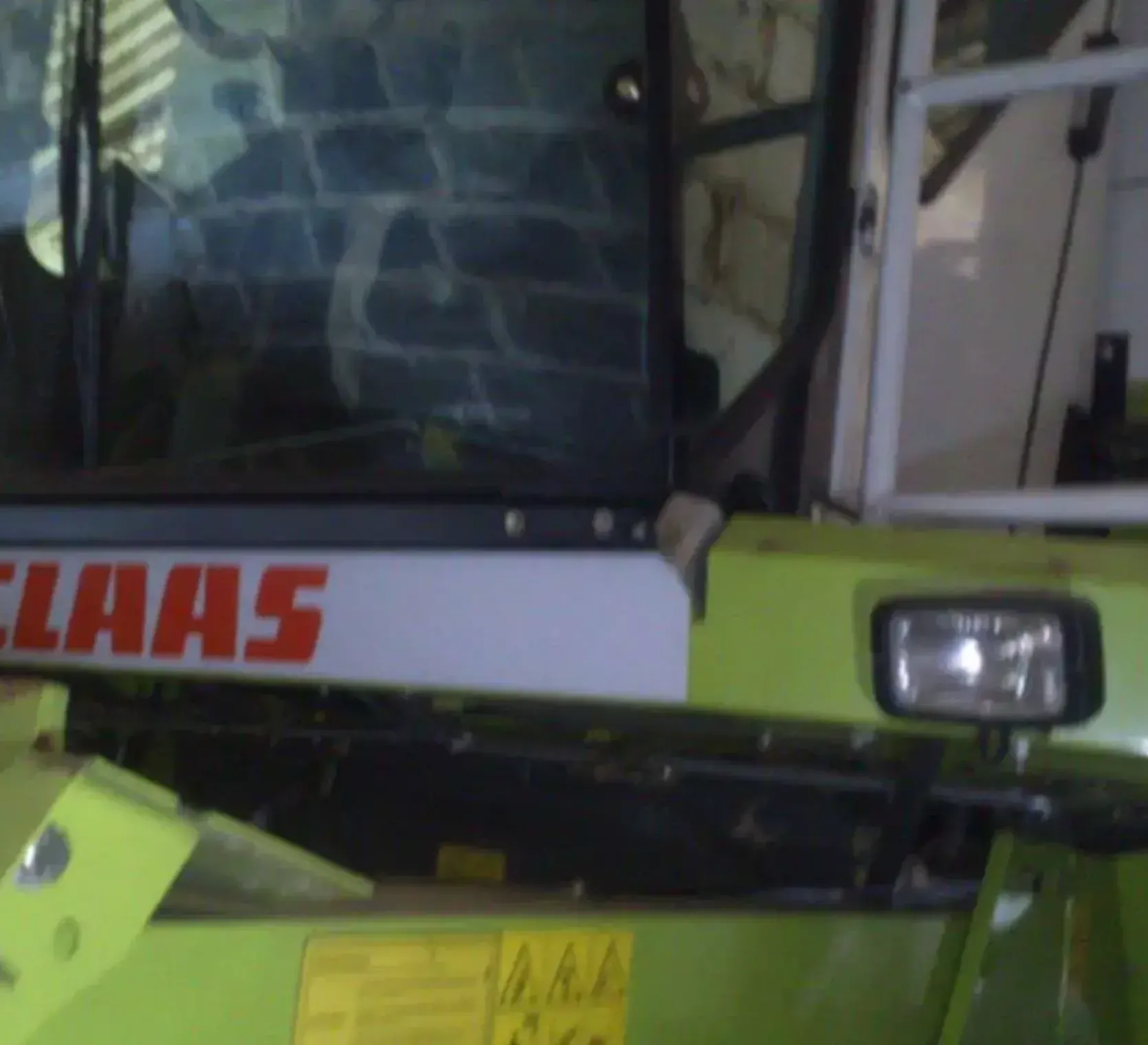 Używany kombajn zbożowy Claas Dominator 150 widok na kabine z przodu