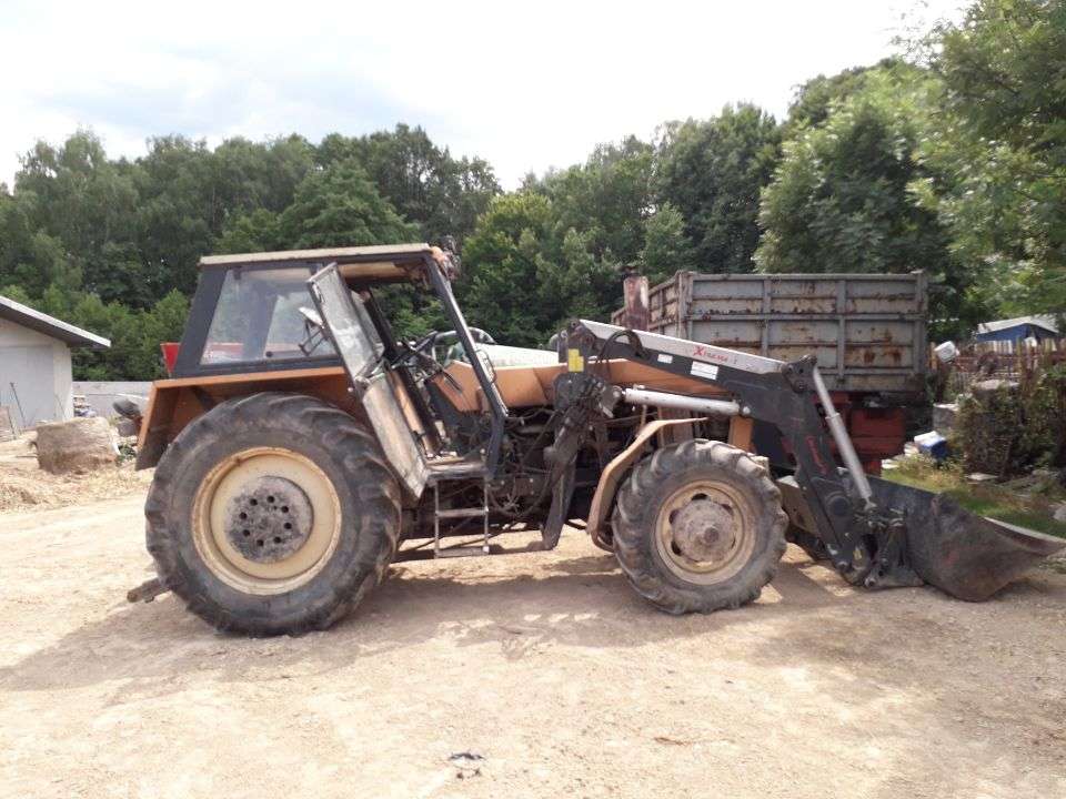 Ciągnik rolniczy URSUS 1204 z ładowaczem Xtreme 2
