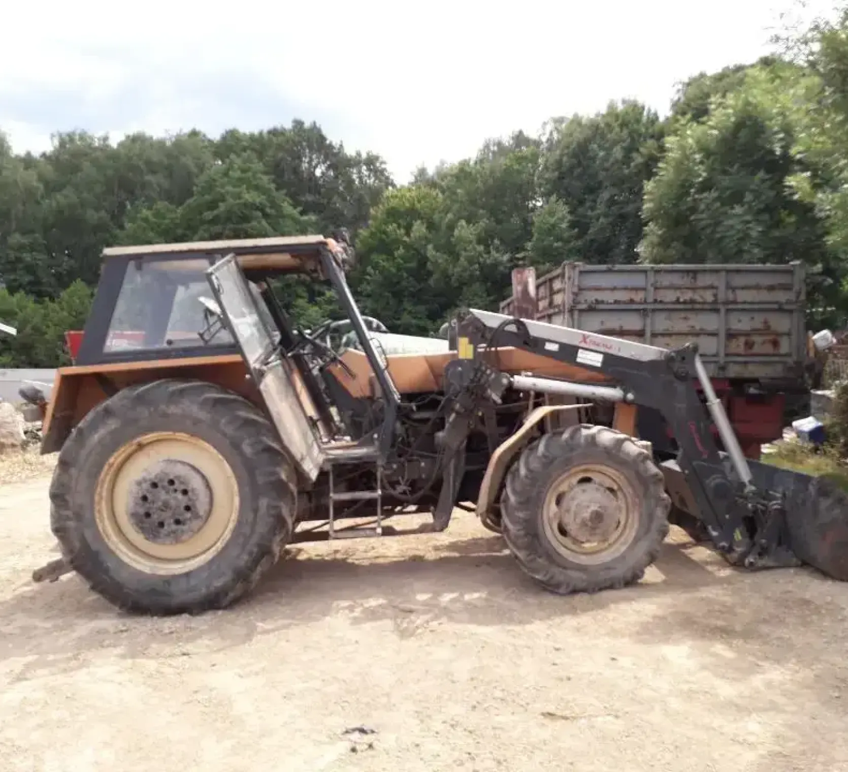 Ciągnik rolniczy URSUS 1204 z ładowaczem Xtreme 2