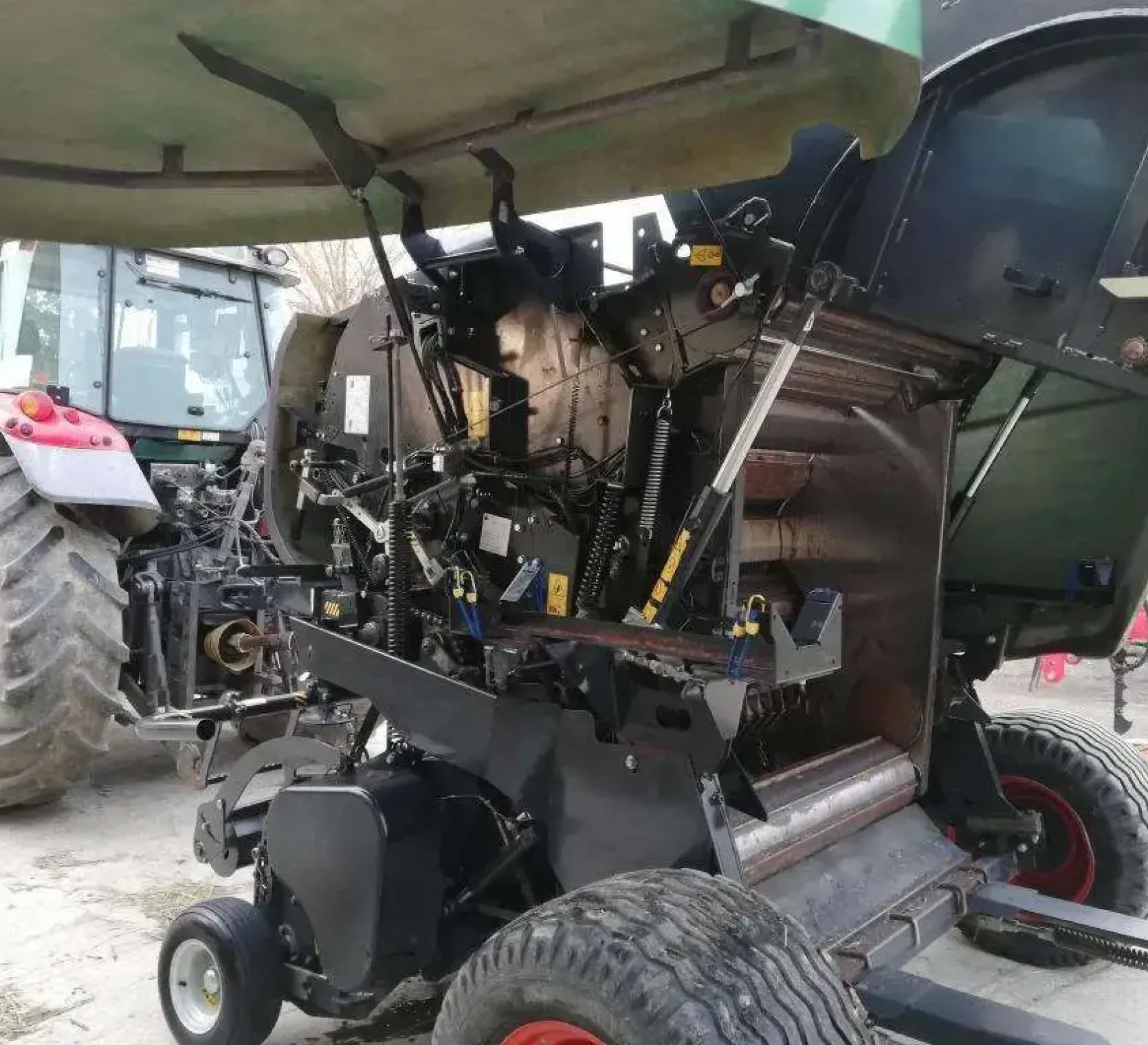 Prasa używana FENDT 2250F sprężyny  napinajace 