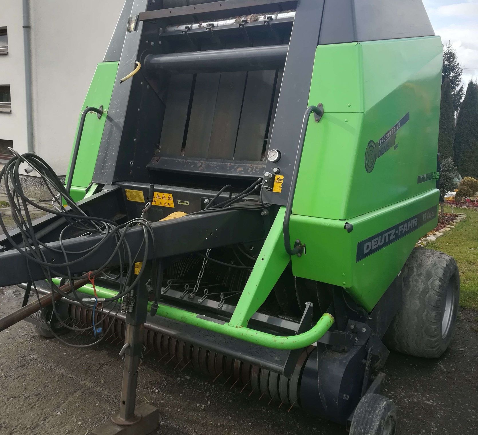Zmiennokomorowa Prasa używana rolująca Deutz Fahr RB 4.90