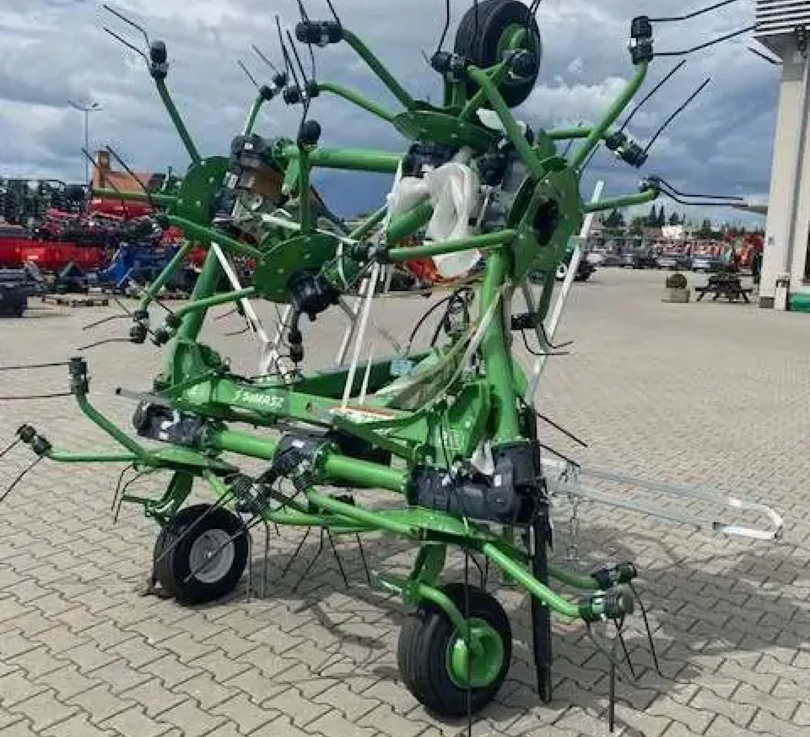 Przetrząsacz Samasz P6 771 nowy uszkodzony