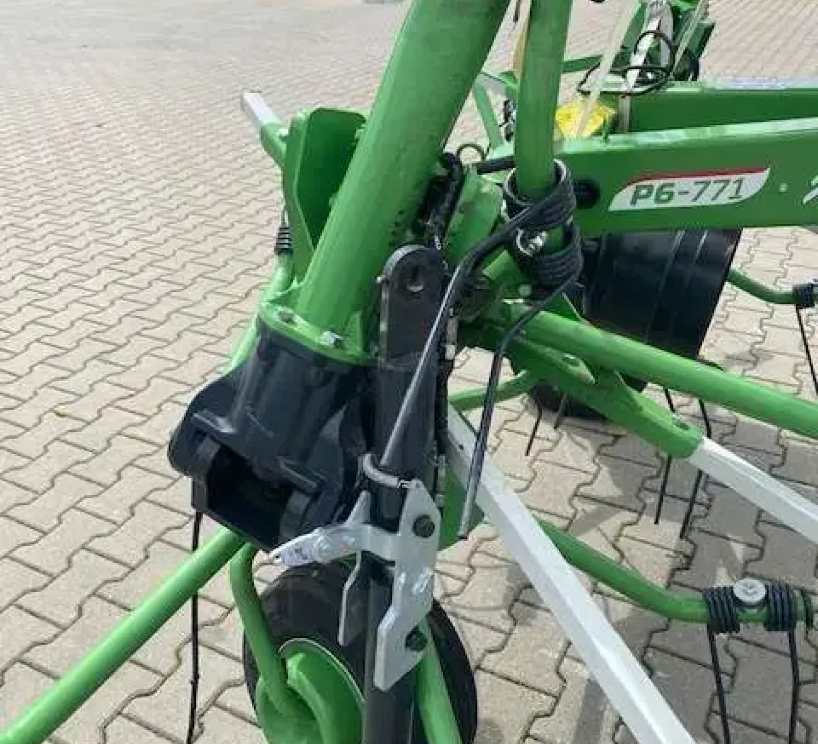 Przetrząsacz Samasz P6 771 nowy uszkodzony