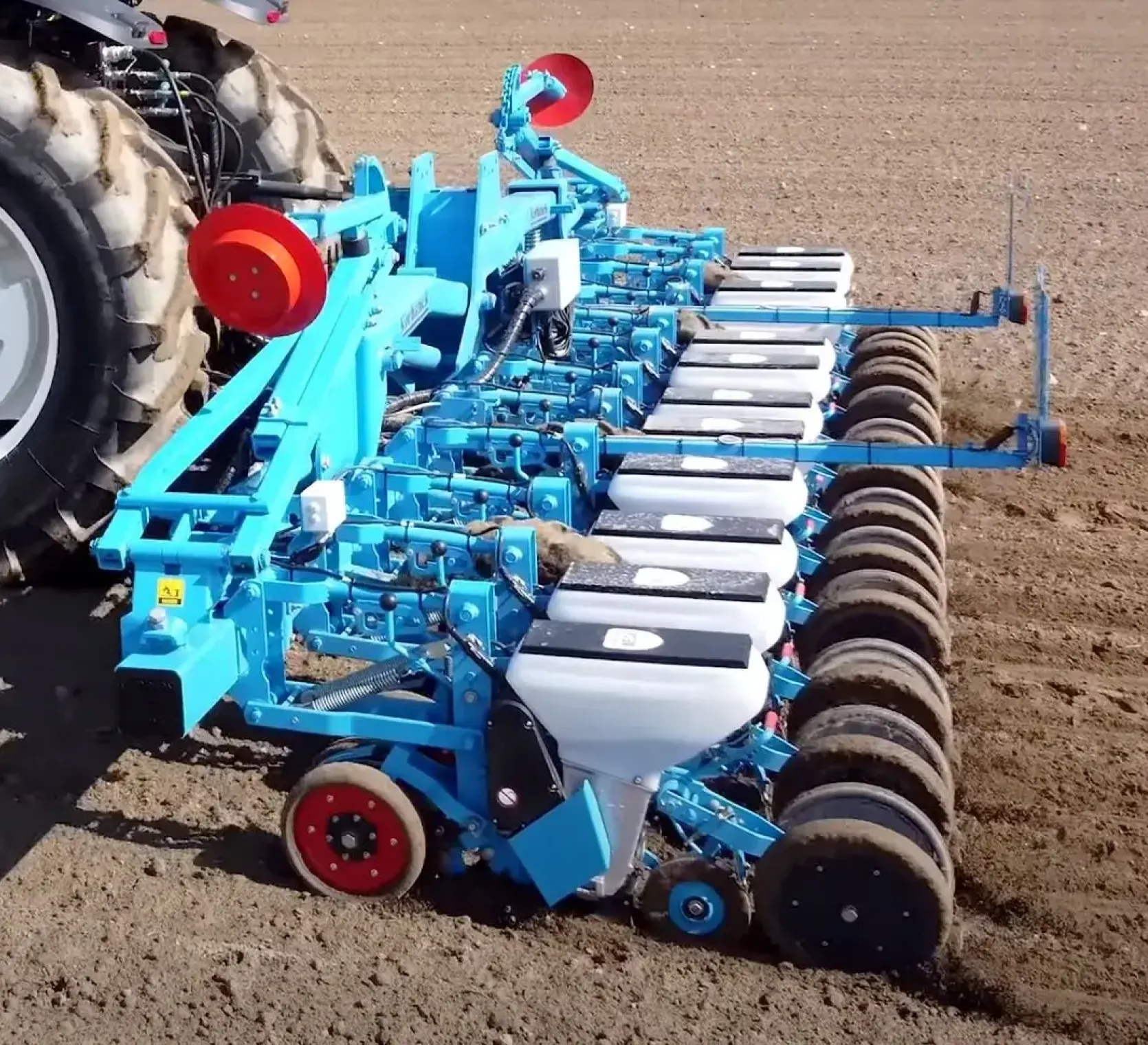 Siewnik punktowy mechaniczny do buraków