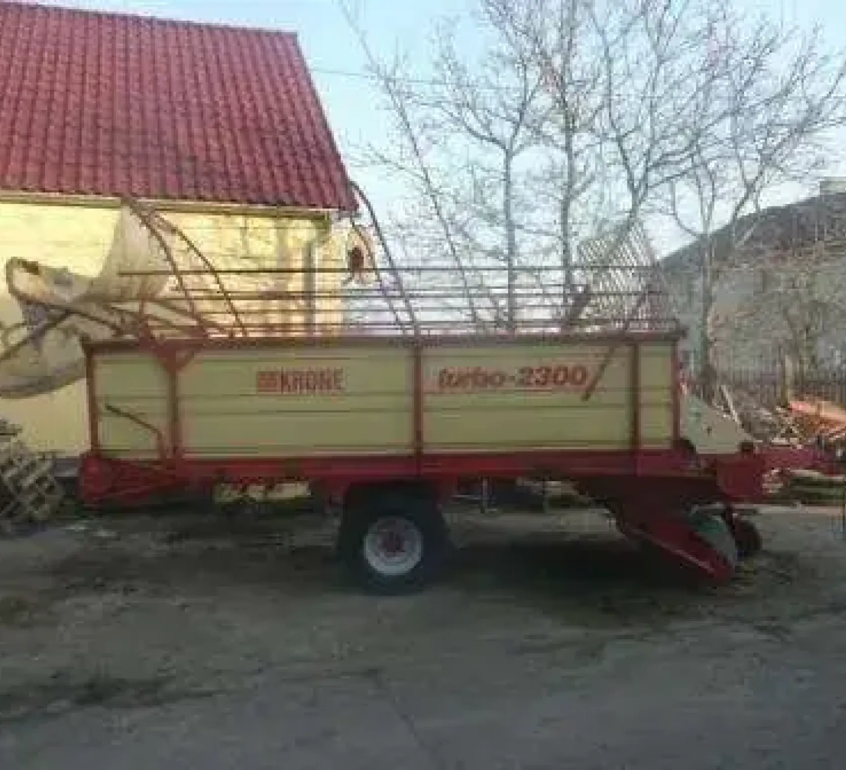 używana przyczepa samozbierająca Krone Turbo 2300