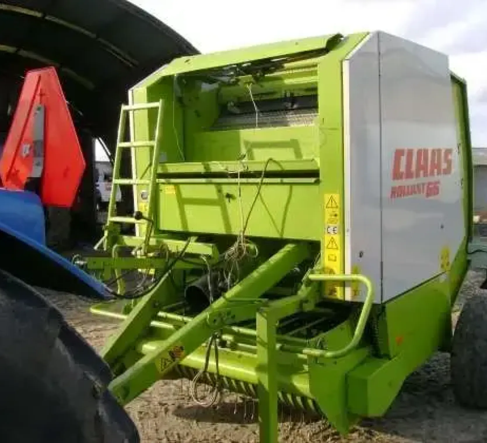 Prasa zwijająca walcowa Claas Rollant 66 uzywana widok z przodu