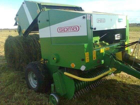 podczas pracy prasa zwijająca Sipma Z 279/1 Farma 2002 r. używana