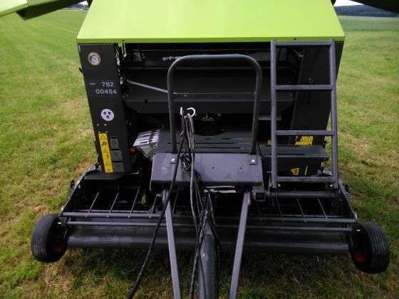 Używana Prasa claas rolant 350RC widok z na drabinke z przodu