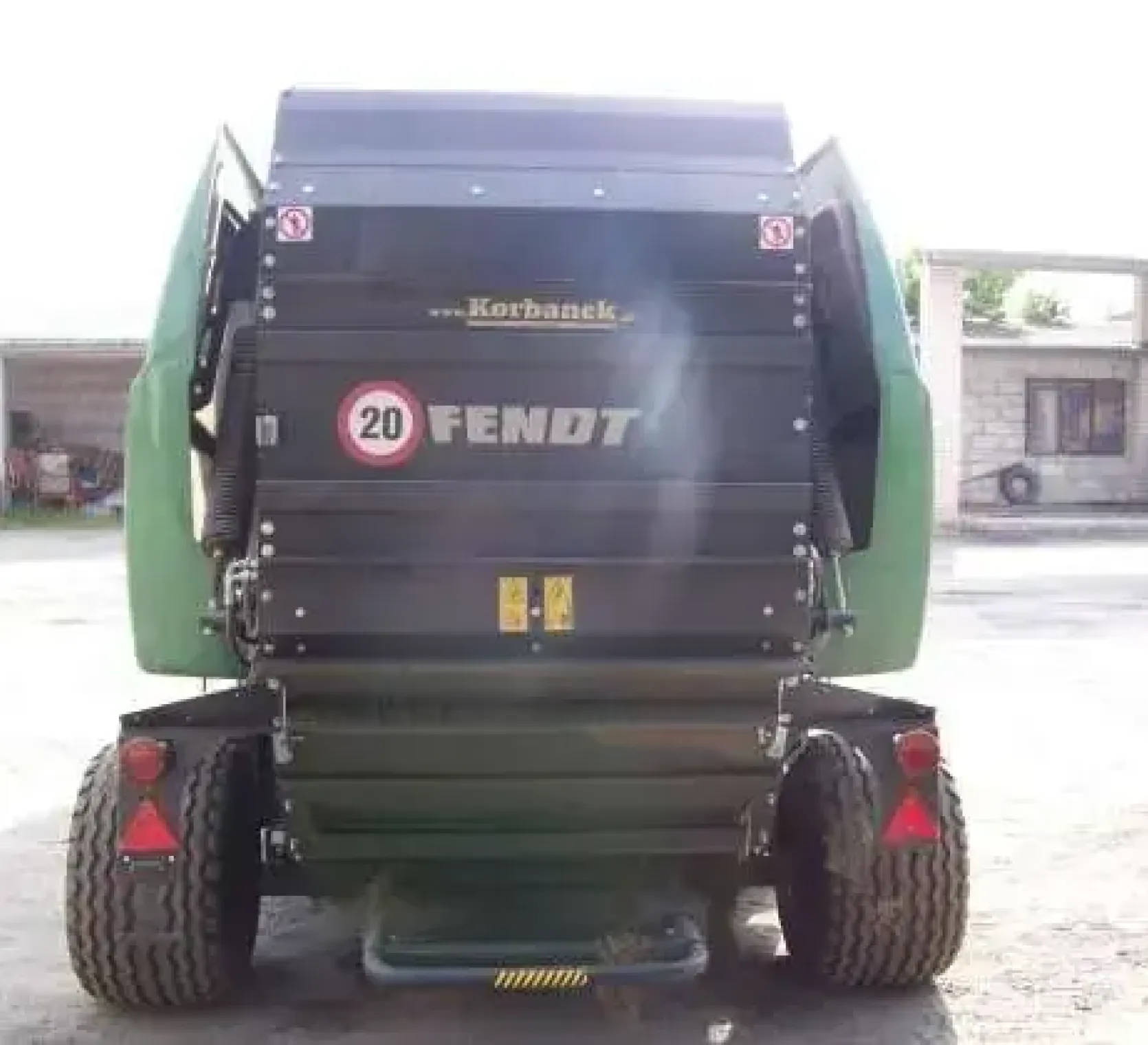 Przód używanej prasy zwijającej Fendt 5160 