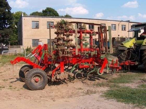 Wersja półzawieszana ze sprzegiem pod siewnik w agregacie Unia Atlas 4,5 m.