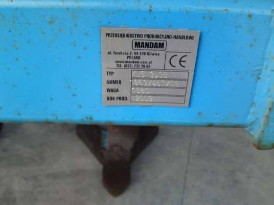 Tabliczka znamionowe agregatu podorywkowego KUS firmy Mandam