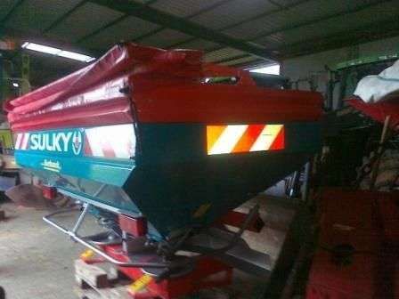 Rozsiewacz nawozów używany z plandeką i nadstawką SULKY DPX28