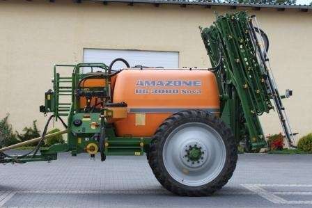 Opryskiwacz Amazone UG3000 Nova widok z lewej strony