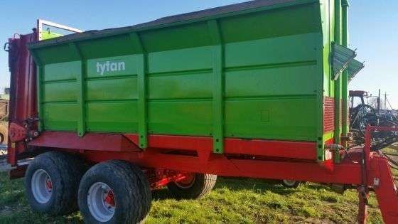 Używany Rozrzutnik Agromet Pilmet Tytan 11 2009 r okazja 