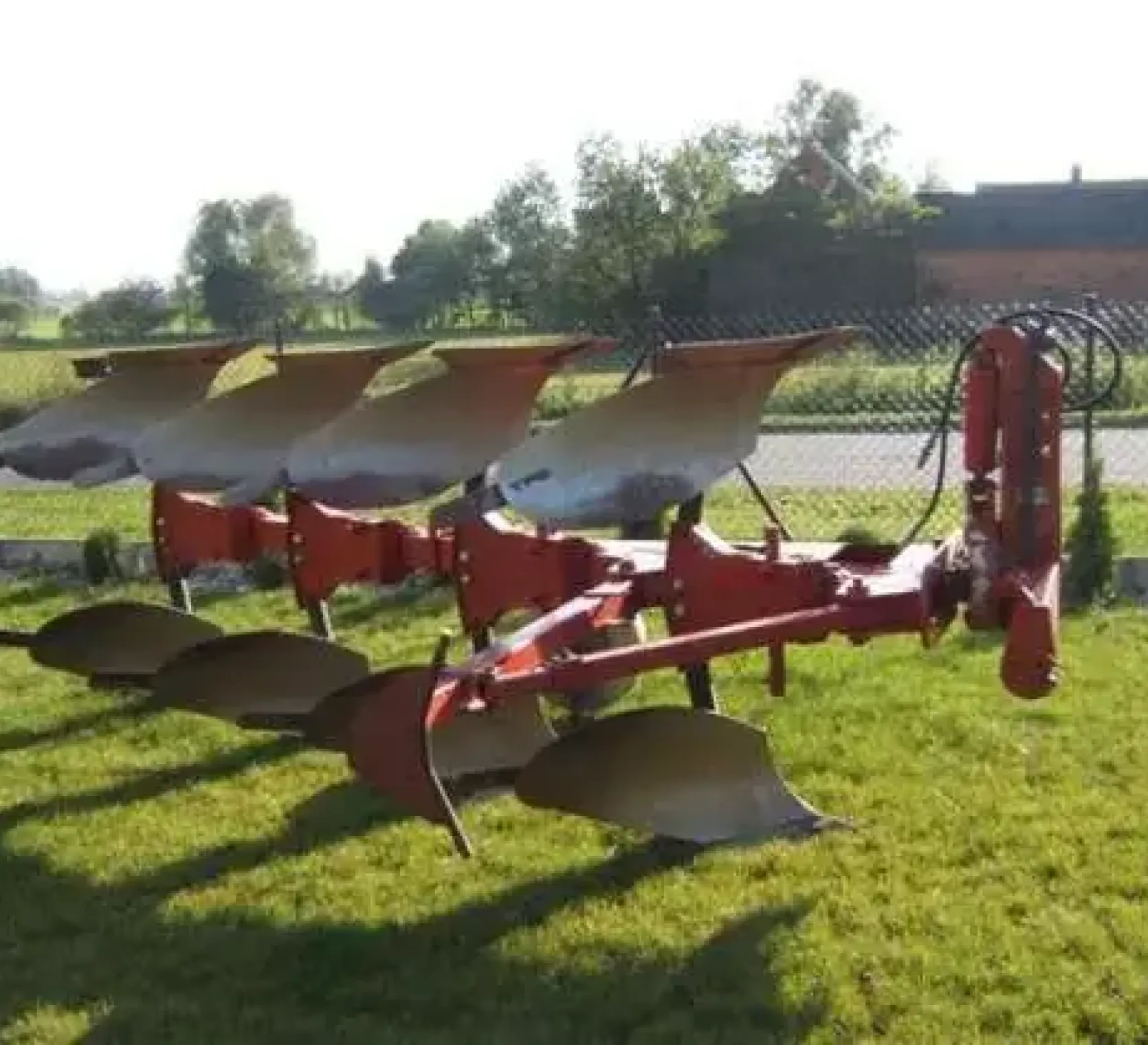 Obracalny 4 skibowy pług używany