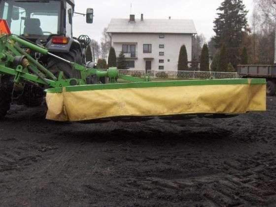 Przygotowana do pracy kosiarka 4 bębnowa Samasz zdjęcie tylne