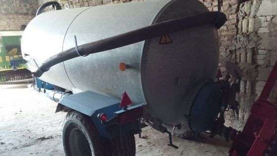 Wóz asenizacyjny POmot Chojna 5000 l beczka koloru srebrnego korbanek.pl