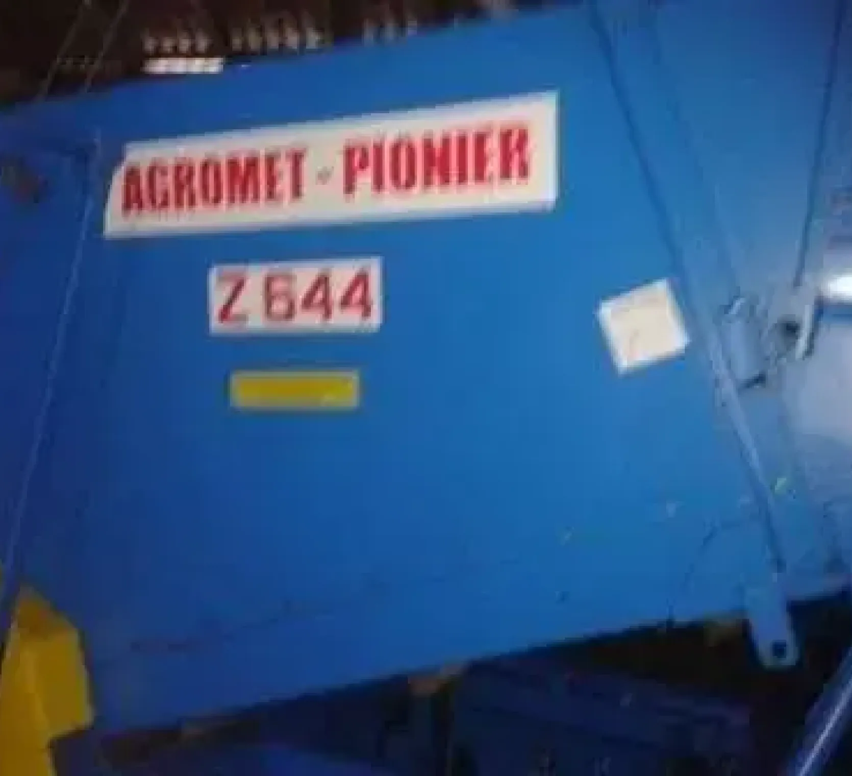 Widok zbiornika do ziemniaków w kombajnie ANNA Z-644 używany rok produkcji 2005 korbanek.pl