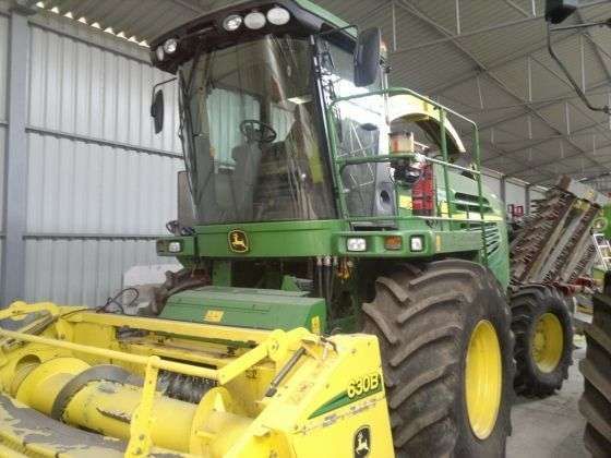 Sieczkarnia John Deere 7530 widok na przód Korbanek.pl
