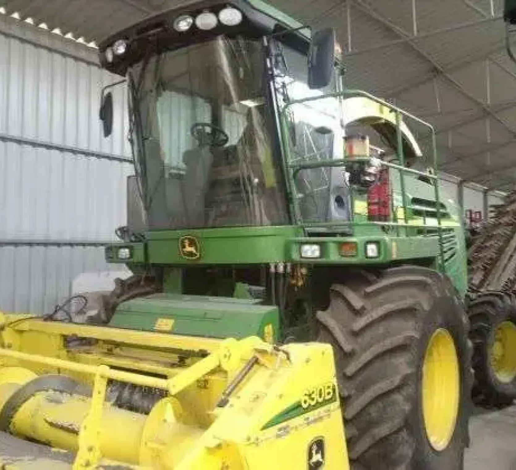Sieczkarnia John Deere 7530 widok na przód Korbanek.pl